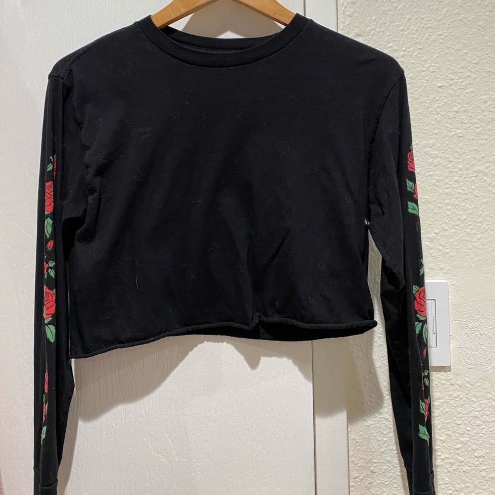 Black crop long sleeve shirt